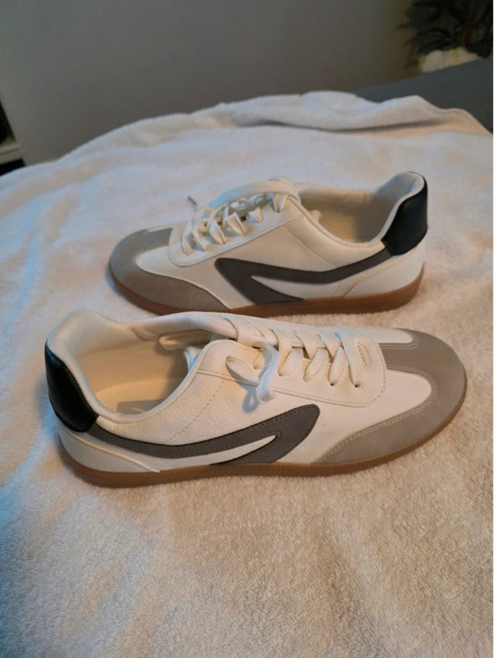 DV Dolce Vita Quantum Sneakers Women’s 8.5